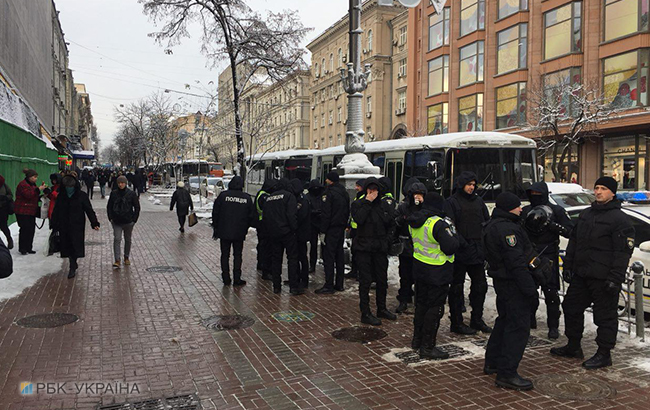 Суд над Саакашвили: под зданием находится около 100 сторонников политика