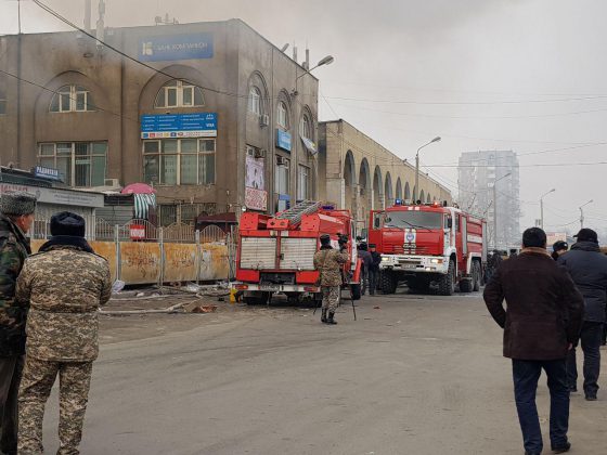 В Киргизии загорелся крупнейший в стране рынок, есть пострадавшие