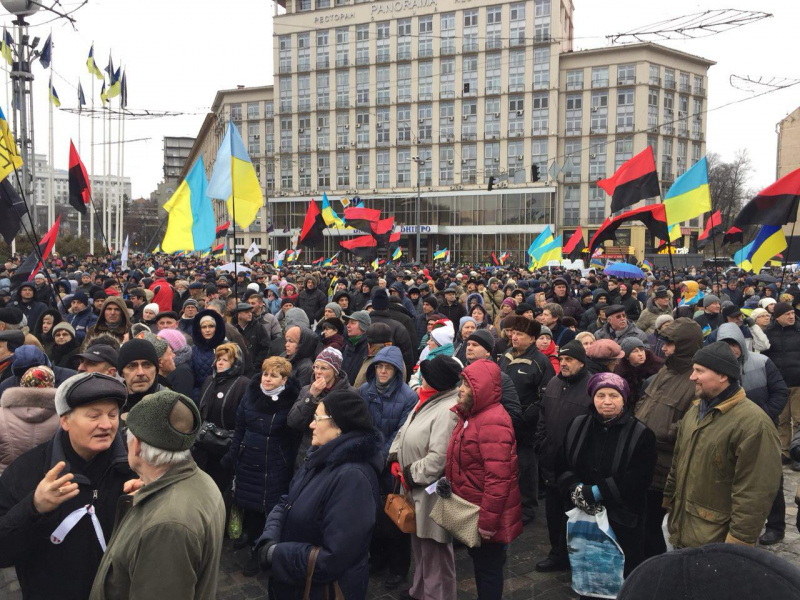 Марш в Киеве: около 5 тыс. активистов собрались на Европейской площади