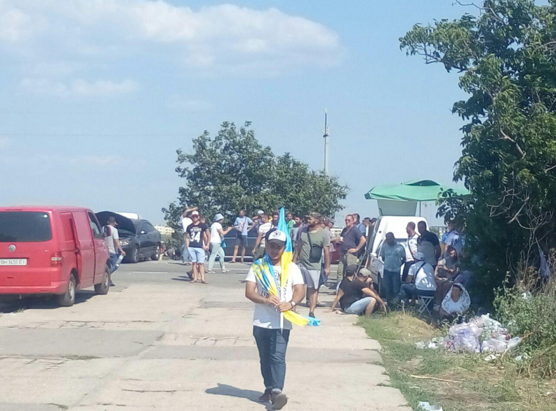 В Одесской области протестующие частично перекрыли трассу