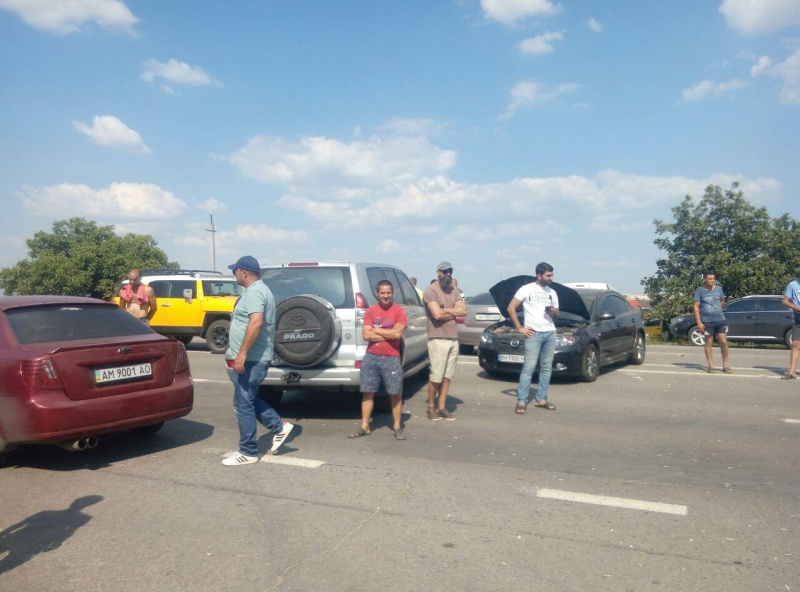 В Одесской области протестующие частично перекрыли трассу