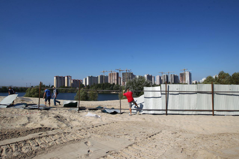 На месте скандальной застройки на Осокорках снова произошли столкновения