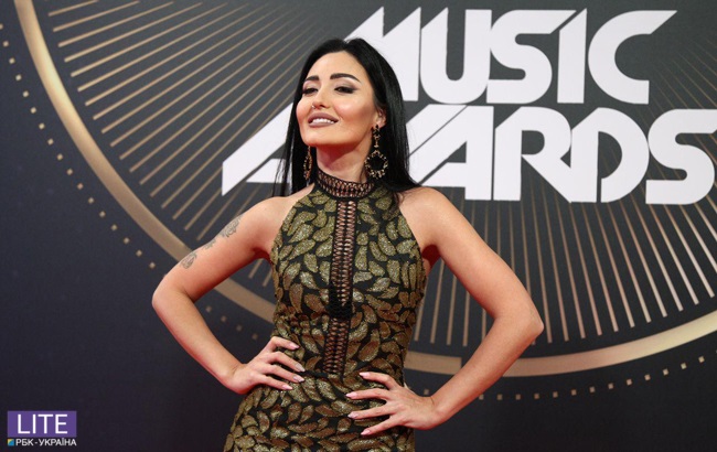 Каменских, Дорофеева, Джамала: фото с красной дорожки M1 Music Awards 2018