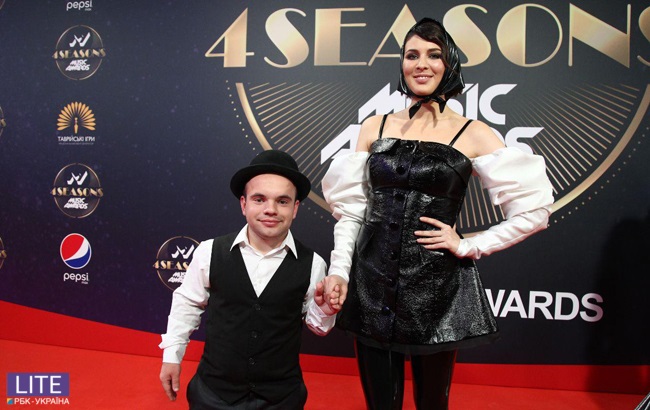 Каменських, Дорофєєва, Джамала: фото з червоної доріжки M1 Music Awards 2018