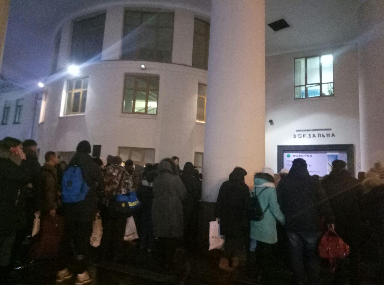 В Киеве закрыли станцию метро "Вокзальная"