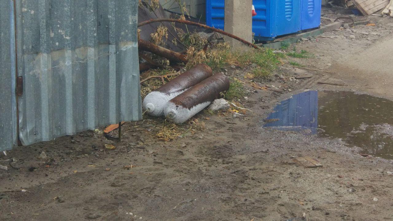 У Києві екскаватор пошкодив балони з їдкими речовинами: мешканців евакуювали