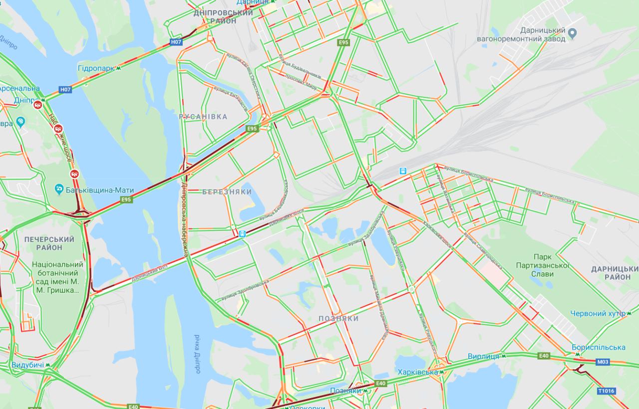 Київ скували численні затори: карта