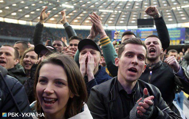 Неспортивный разговор: как прошли дебаты Зеленского и Порошенко на "Олимпийском"