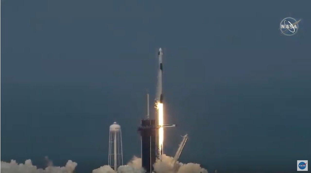 Победа здравого смысла: сеть "взорвалась" мемами, как Маск утер нос "Роскосмосу"