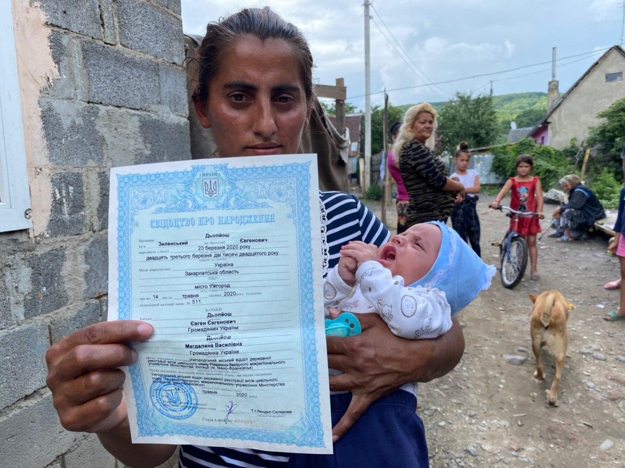 В Ужгороді мама маленького Зеленського розповіла про сина і звернулася до президента (відео)