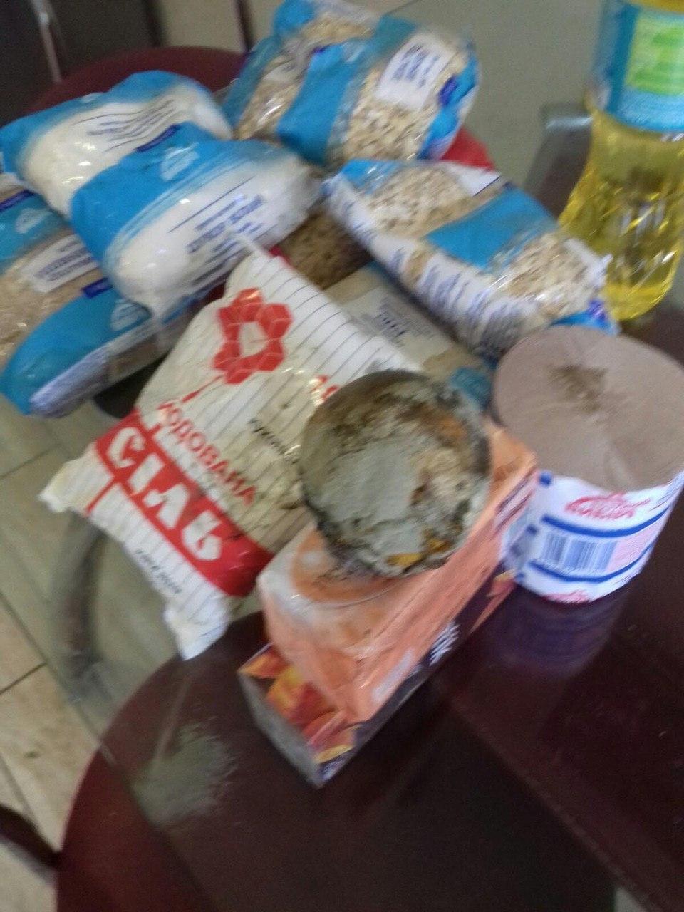 Самый нелепый подкуп избирателей: на Закарпатье пенсионерам раздают гнилые апельсины