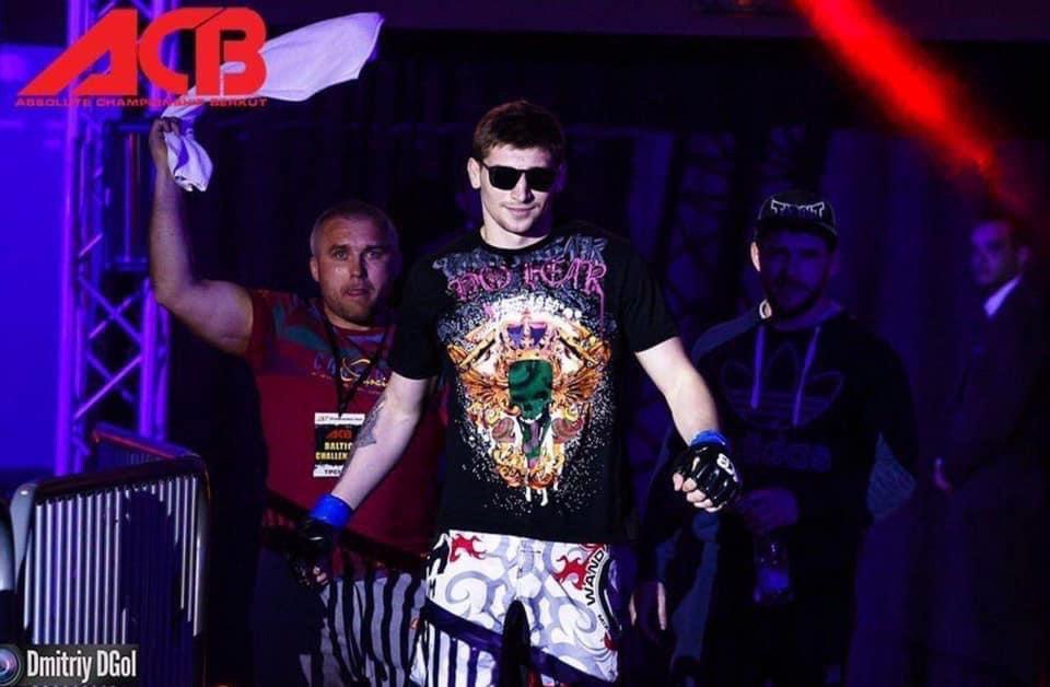 Нападения на активистов и погромы в мэрии: в сети опознали харьковского стрелка "оплотовца"