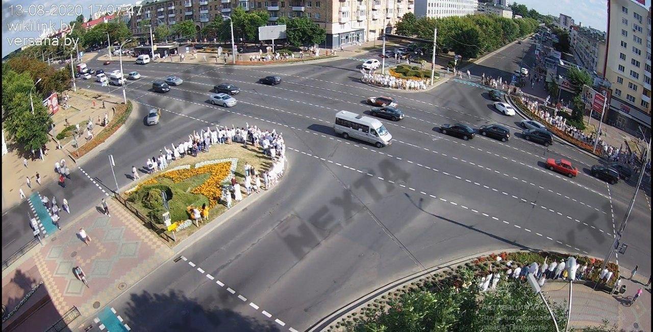 У Мінську маленький хлопчик роздавав цукерки протестувальникам: зворушливе відео