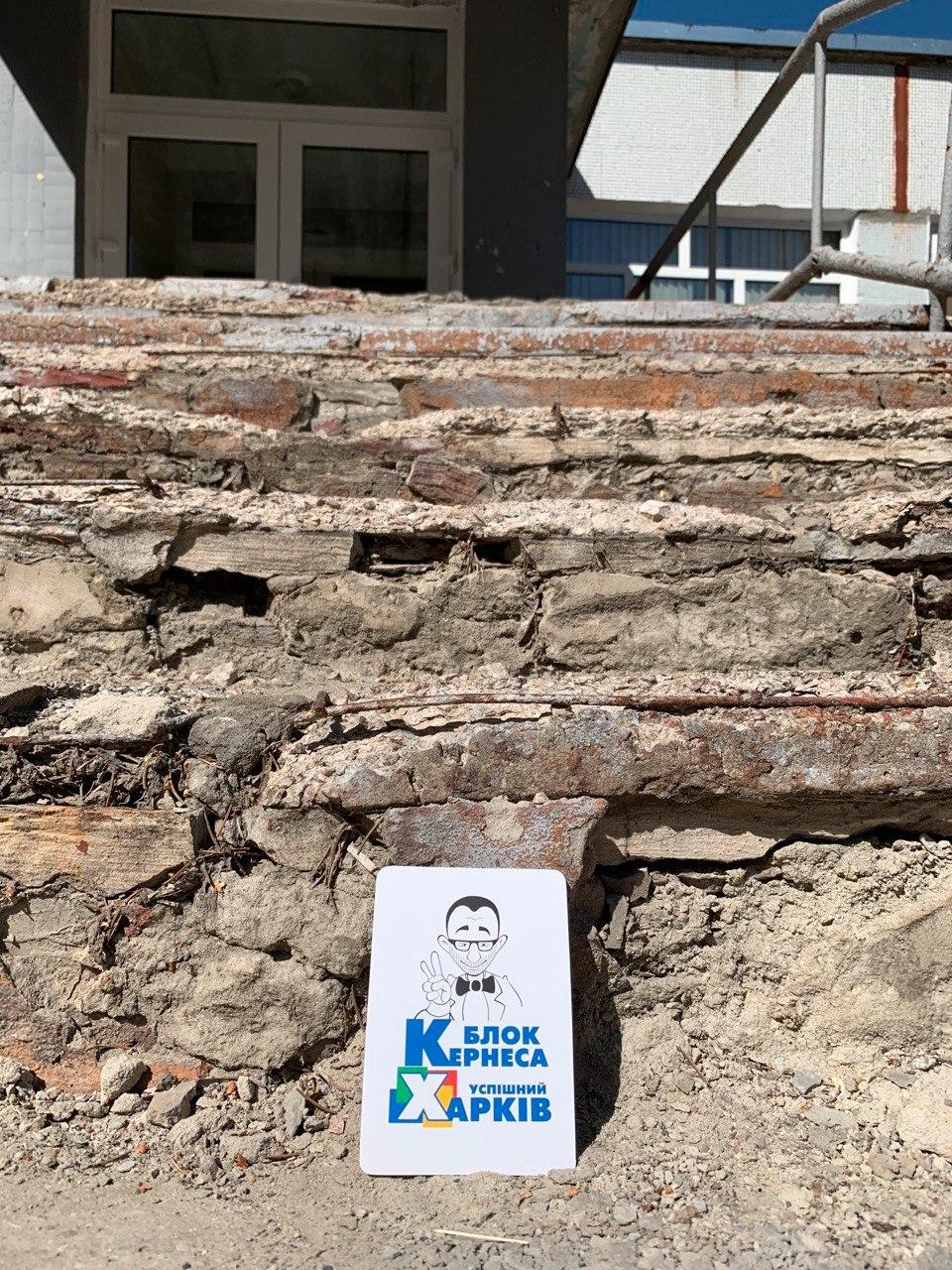 1 вересня першокласників задарували агітаційною продукцією: українці в люті