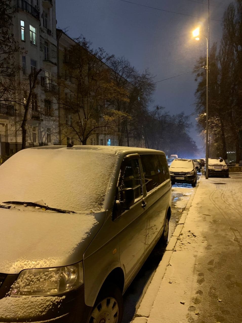 У Києві випав перший сніг: фото і відео запорошеної столиці