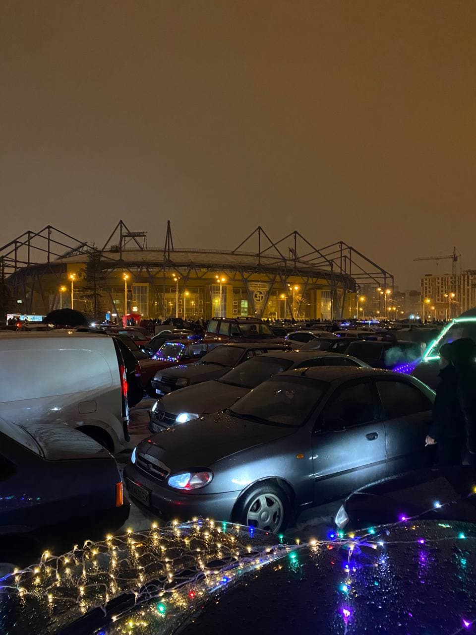 У Харкові засяяла ялинка з авто рекордних розмірів (фото, відео)