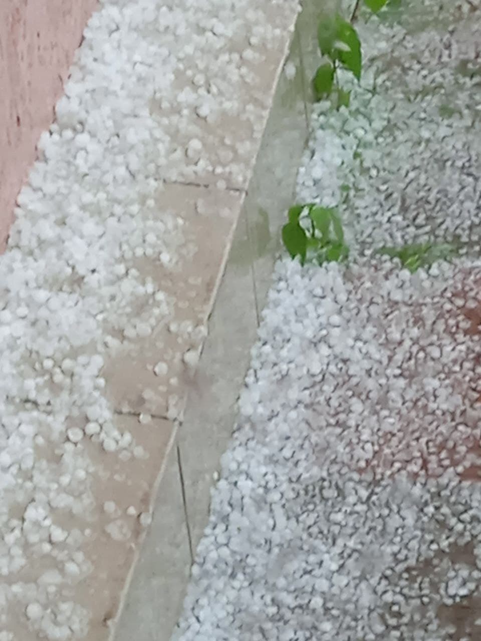 Смерч, град і затоплені будинки: негода в Україні не вщухає весь тиждень