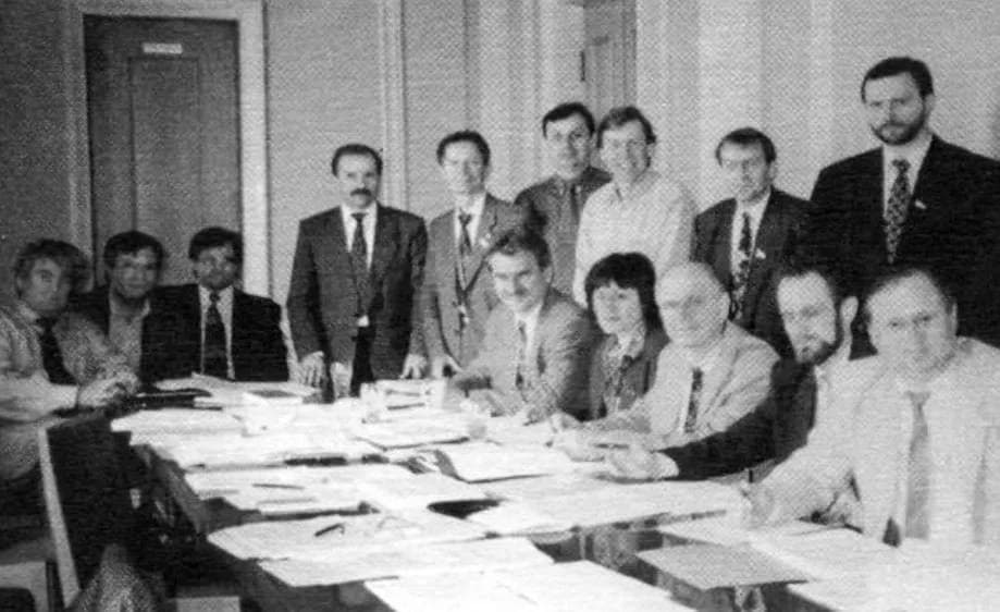 Дивіться, як приймали Конституцію України 25 років тому: історичні фото