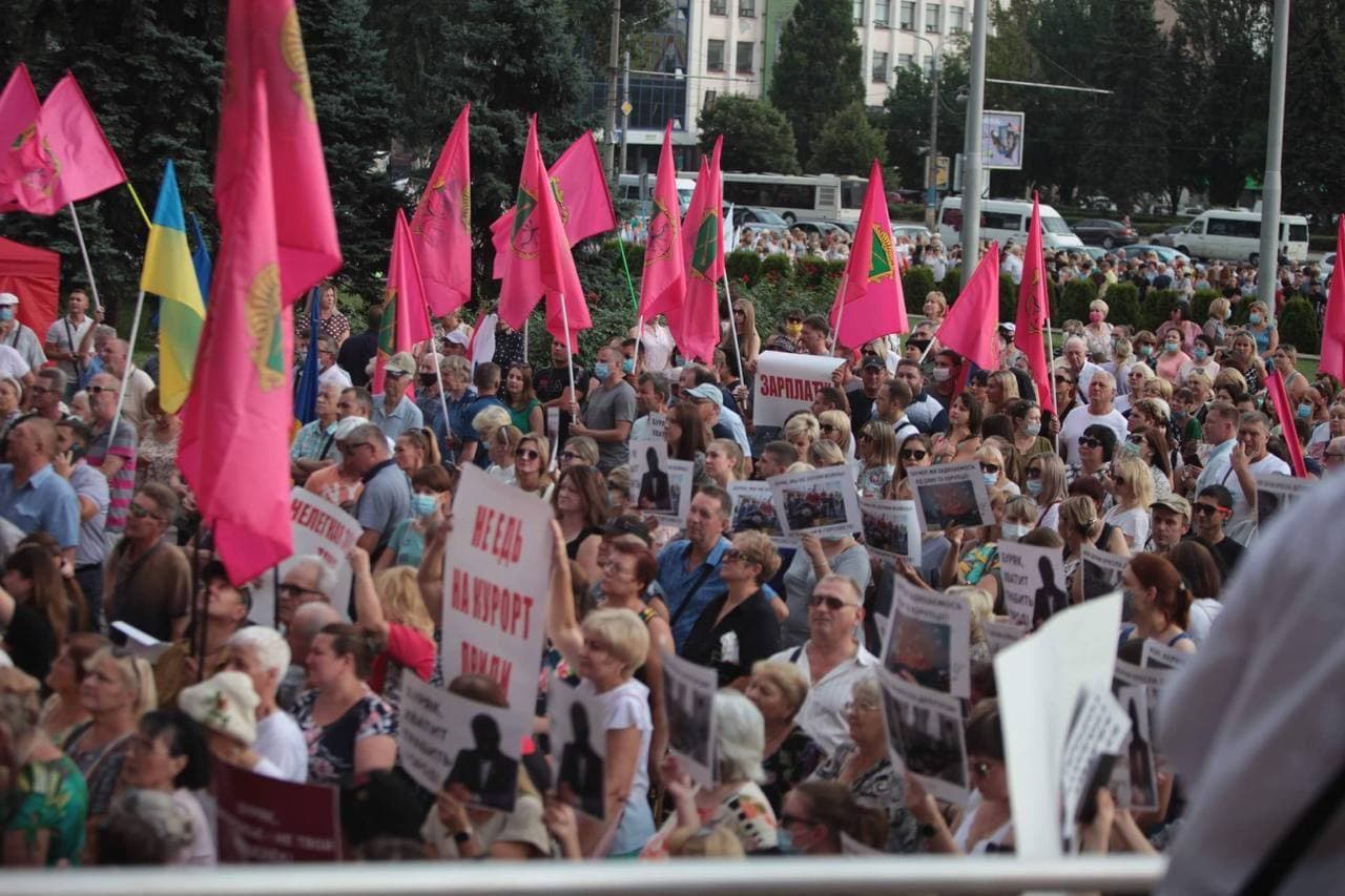 В Запорожье прошел митинг из-за действий депутатов горсовета