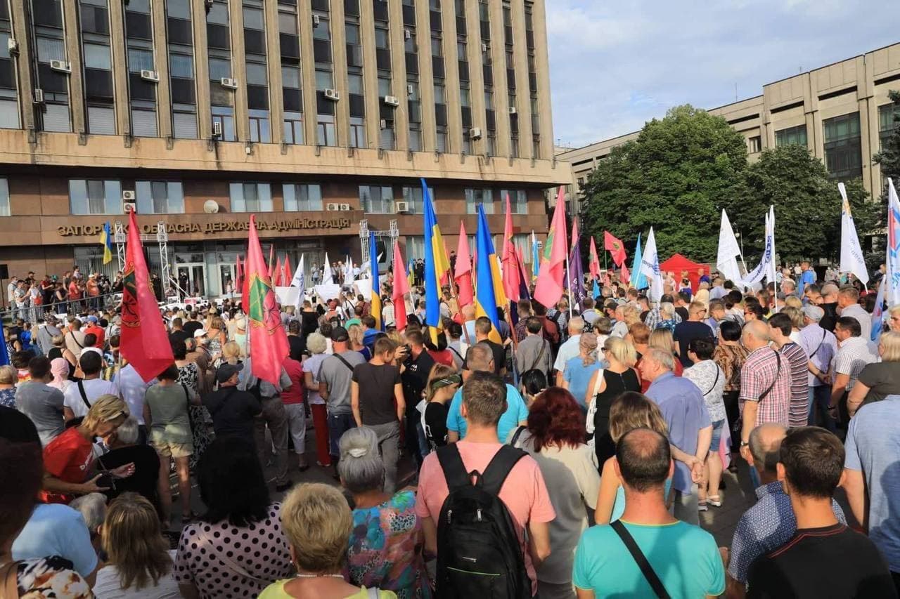 В Запорожье прошел митинг из-за действий депутатов горсовета