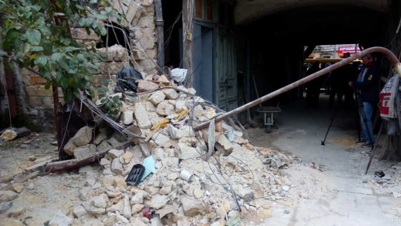 В Одесі обвалилася частина житлового будинку і пошкодила газопровід