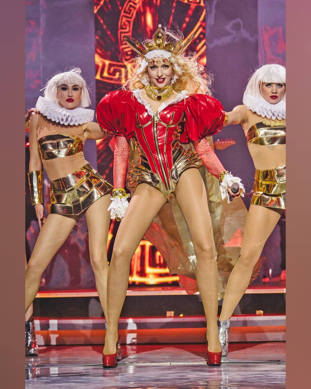 Справжні королеви: Оля Полякова та MARUV помірялися довгими ніжками