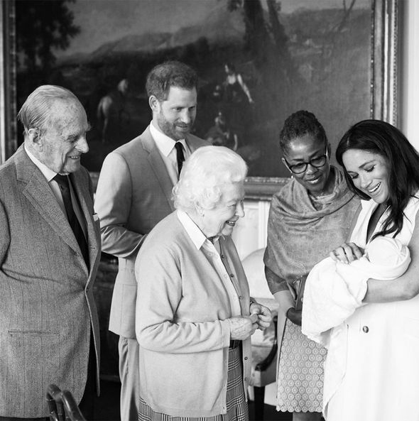 Єлизавета II не на жарт стурбована, що Меган Маркл і принц Гаррі фактично обмежили її від спілкування з правнуком