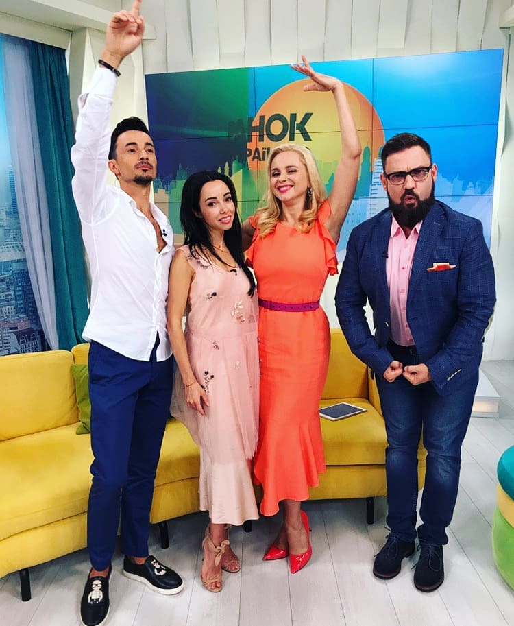 "Морковочка": Лилия Ребрик восхитила тонкой талией в облегающем платье