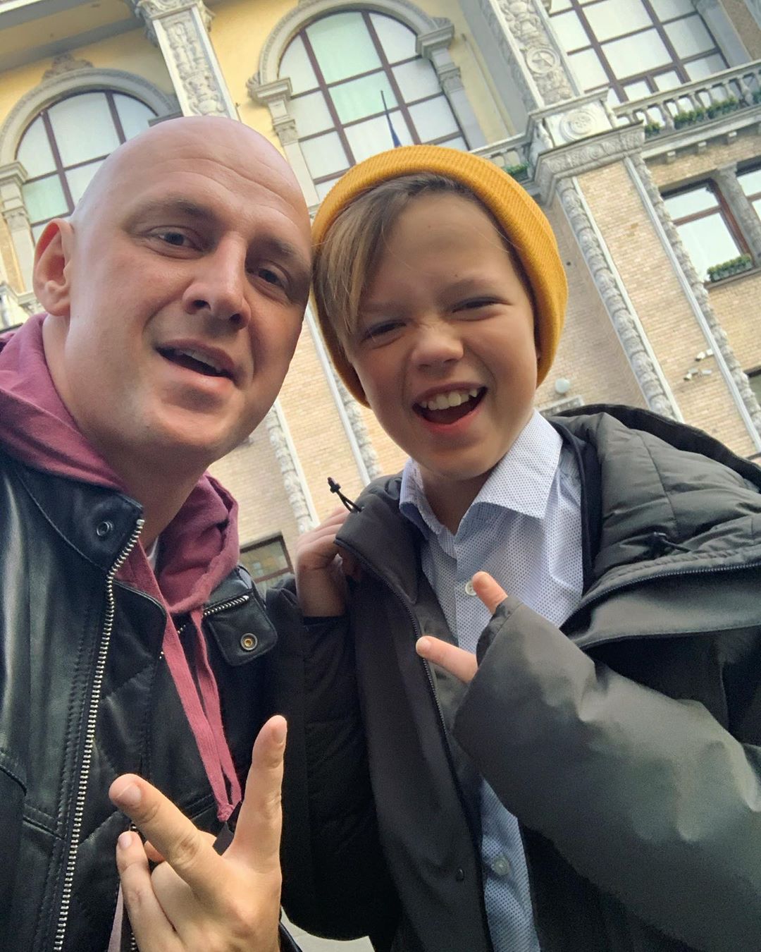 Два зубастика: Потап с 11-летним сыном умилили праздничным селфи