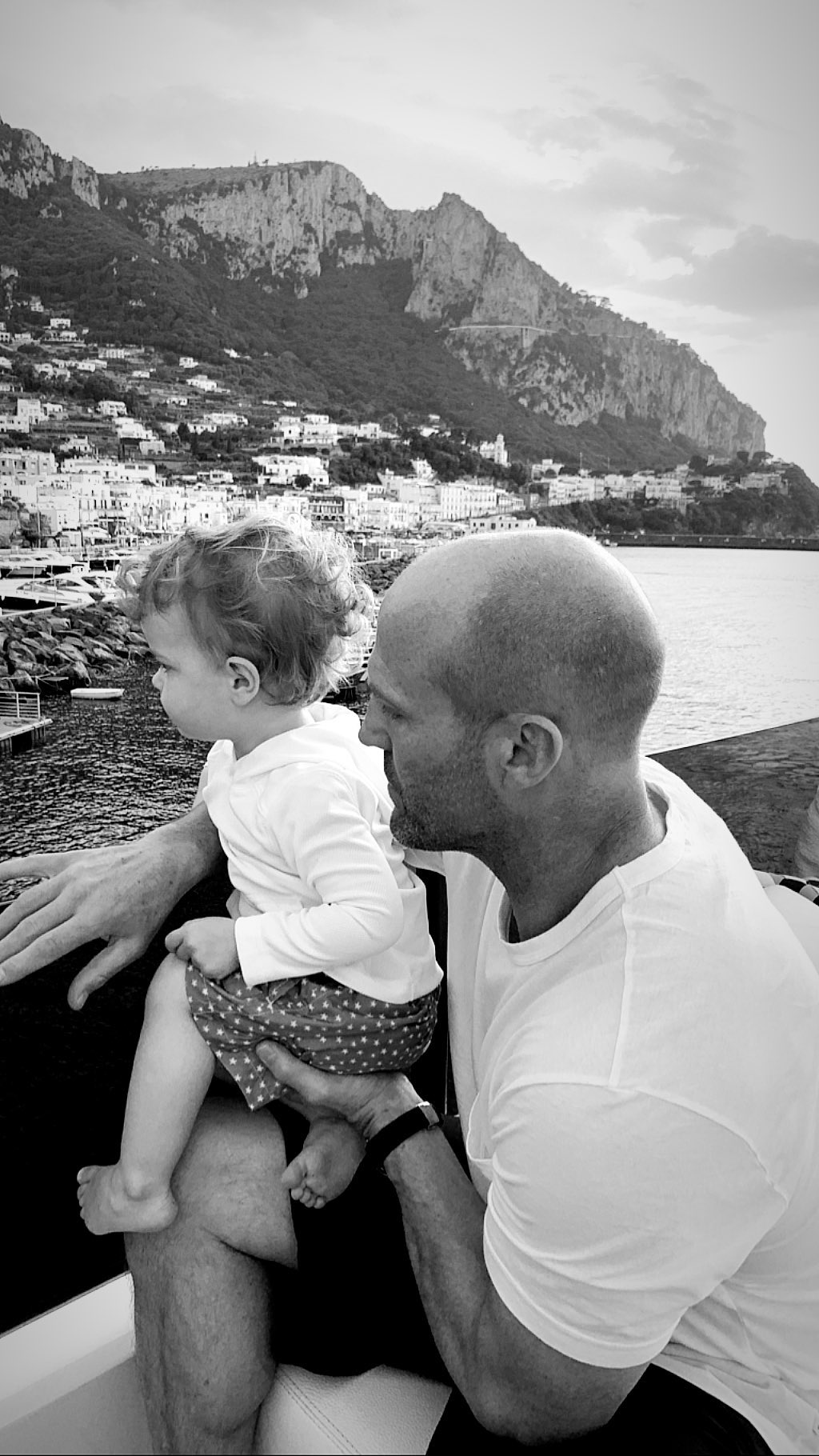 С днем рождения, красавчик! Роузи Хантингтон-Уайтли и Джейсон Стетхэм отмечают 2-летие первенца