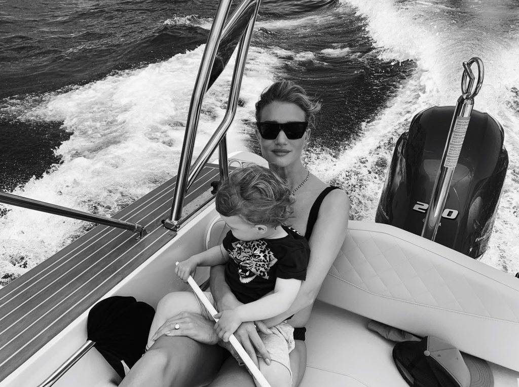 С днем рождения, красавчик! Роузи Хантингтон-Уайтли и Джейсон Стетхэм отмечают 2-летие первенца