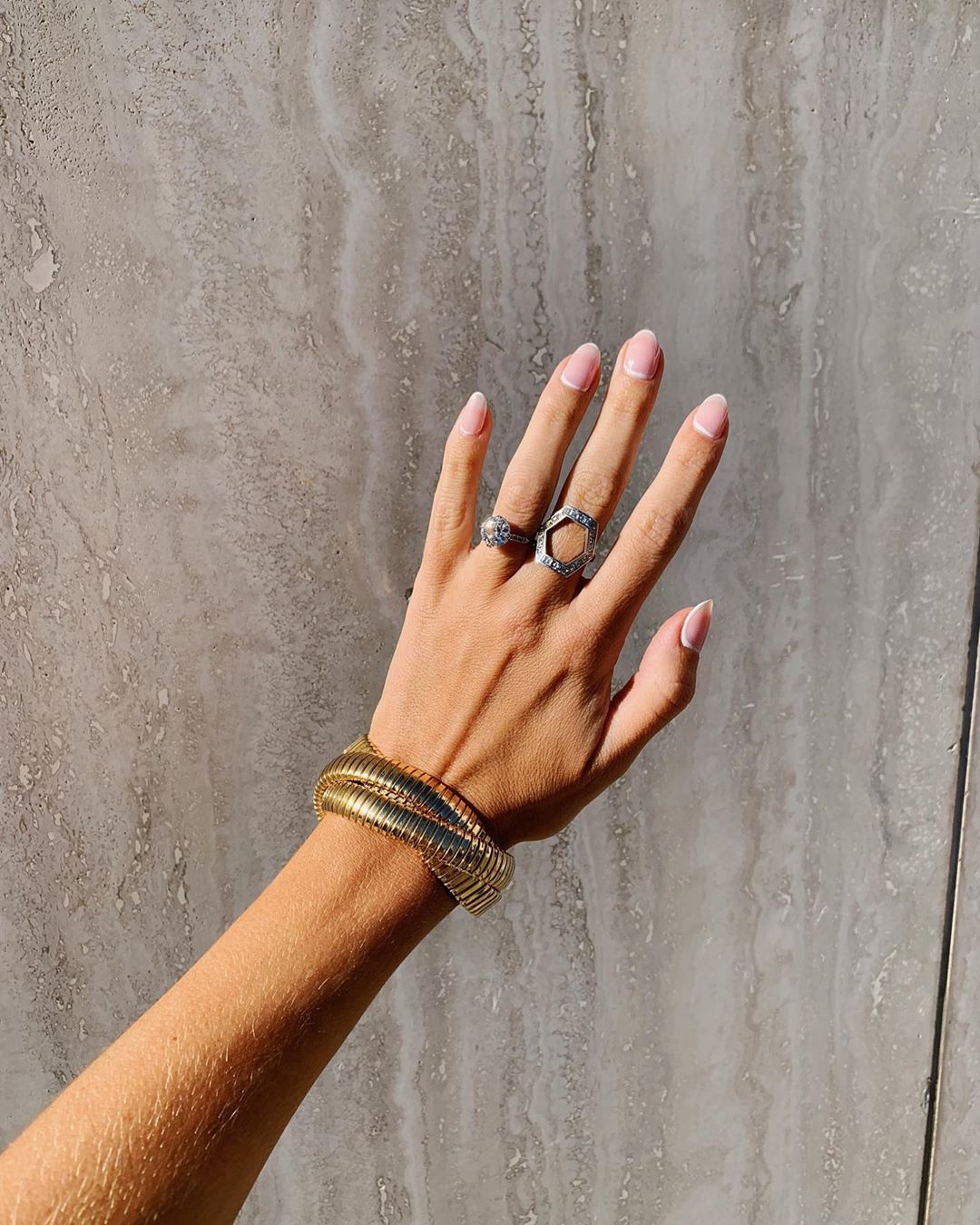 Икона стиля: Роузи Хантингтон-Уайтли демонстрирует безупречный образ для бизнес-леди