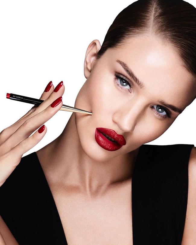 Ідеально на весну: Роузі Хантінгтон-Уайтлі показала головні тренди майбутнього сезону