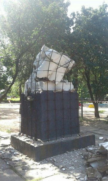 В Макіївці невідомі знесли пам'ятник Леніну