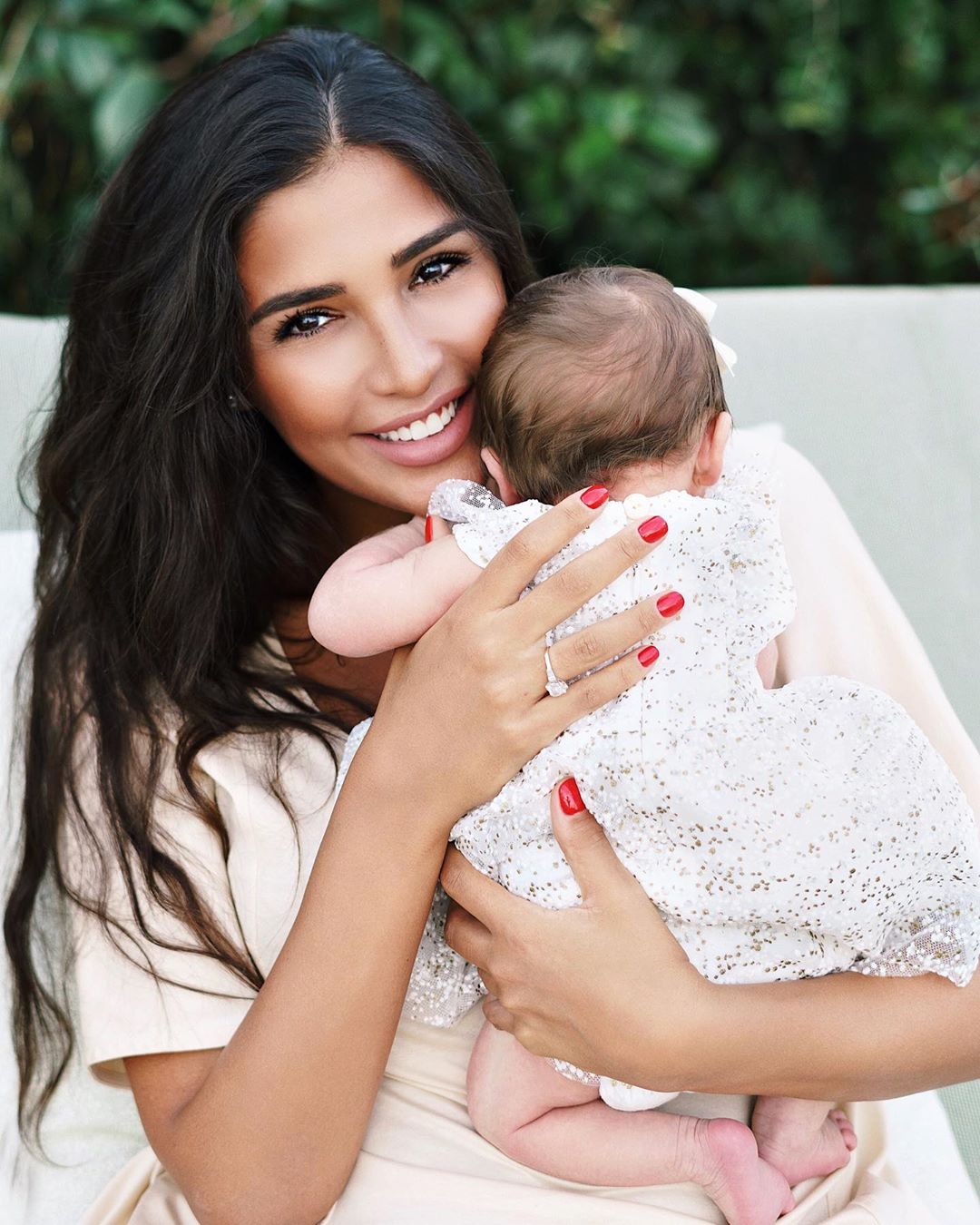 "Абсолютне щастя": Санта Дімопулос зворушила знімком з новонародженою дочкою