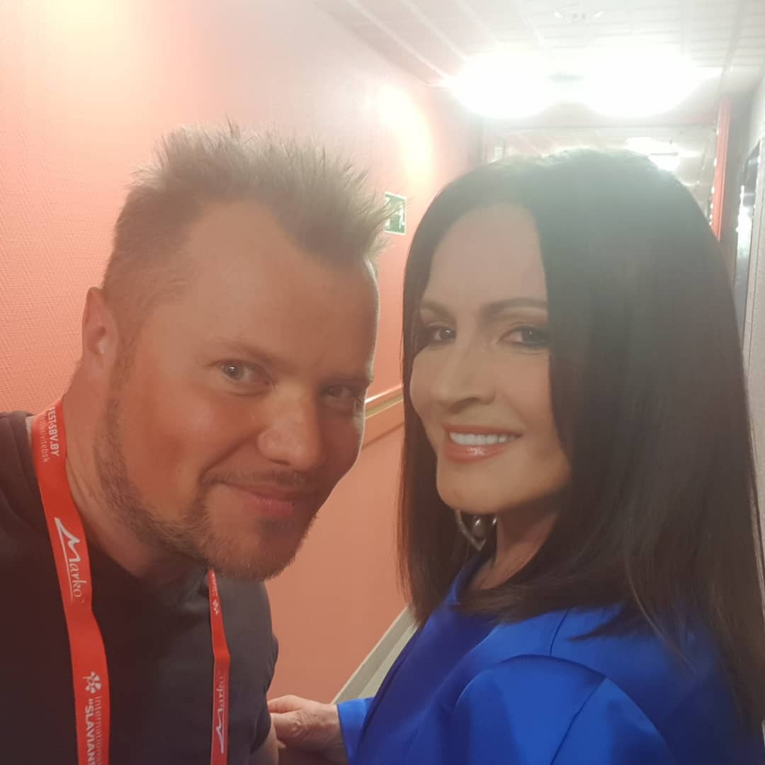 Розцвіла і покращала: Ротару запідозрили в романі з молодим музикантом (фото)