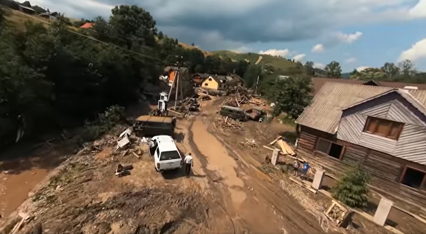 "У цих очах немає страху": на Закарпатті дівчинка врятувала чотирьох дітей від повені