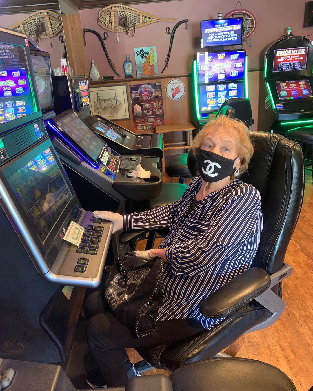 Ідеальна дочка: Шерон Стоун зворушила рідкісним фото своєї 87-річної мами