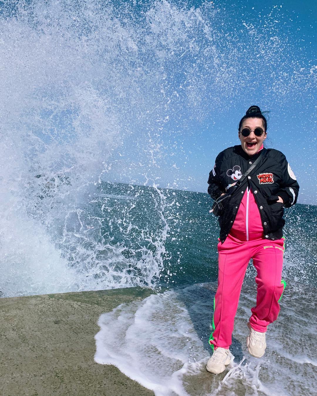 "Чорноморські обнімашки": вагітна Сніжана Бабкіна повеселила забавним фото біля моря