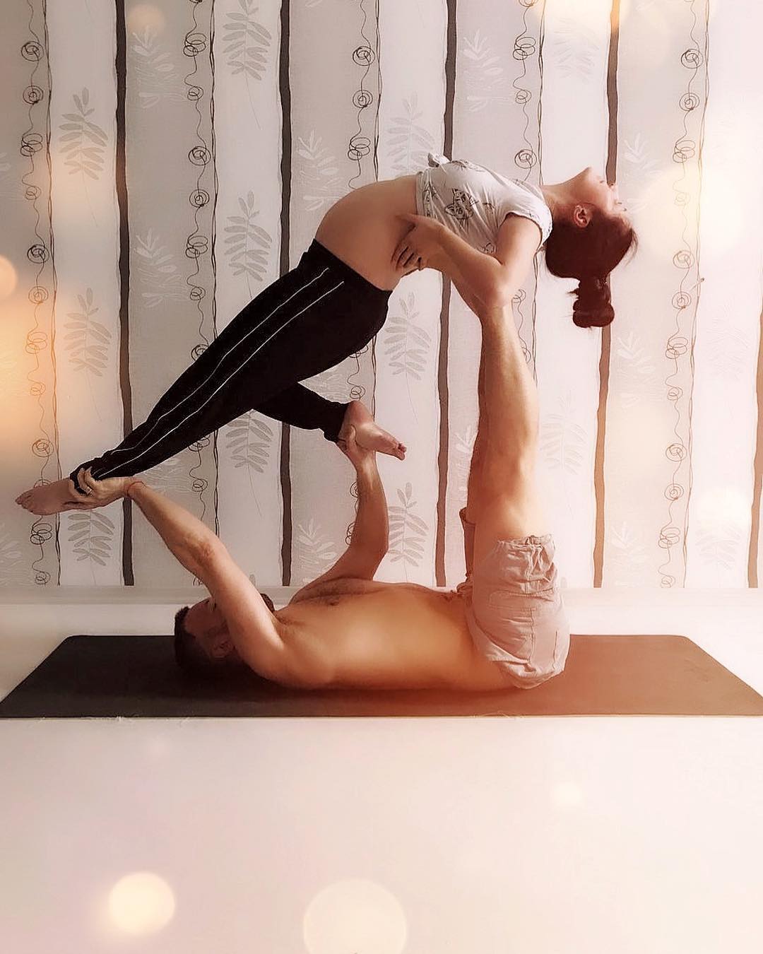 "Чорноморські обнімашки": вагітна Сніжана Бабкіна повеселила забавним фото біля моря