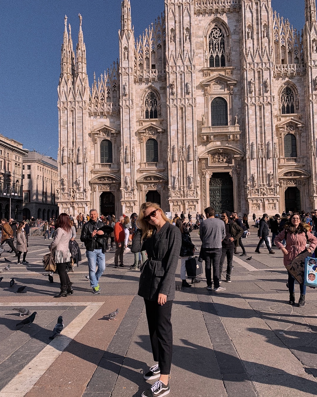 Стильная дочь Веры Брежневой прогулялась по Милану (фото)