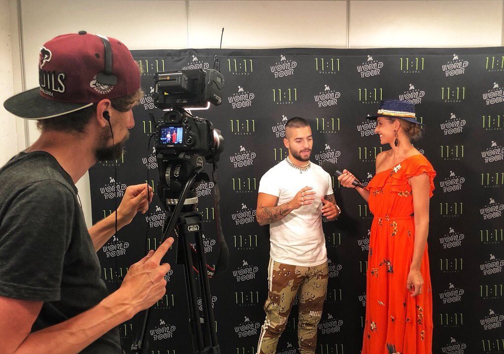 Катя Осадчая заинтриговала яркими фото в компании известного латиноамериканского красавчика