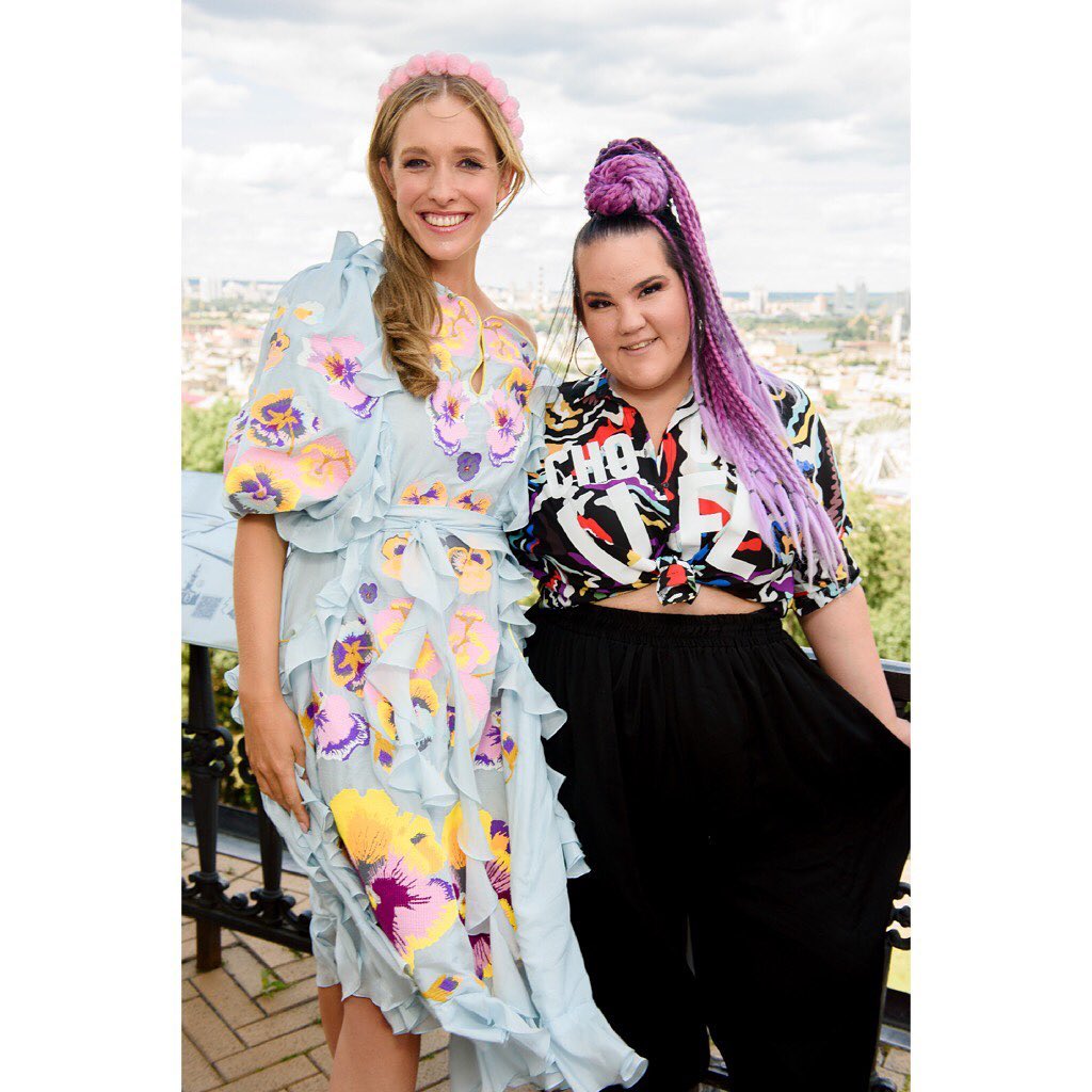 Прикольная: Катя Осадчая заинтриговала экскурсией по Киеву с победительницей Евровидения 2018