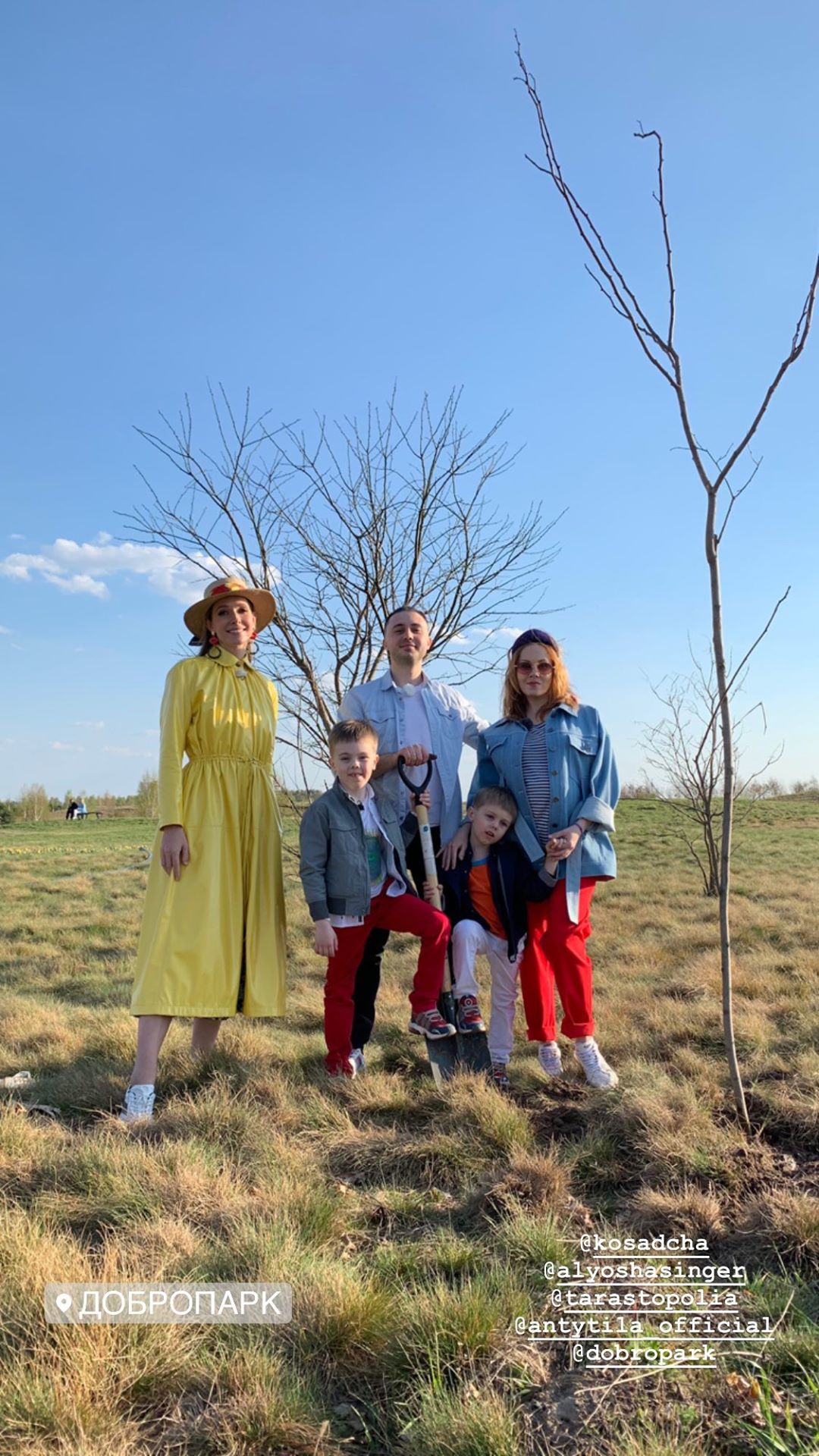 Катя Осадчая отправилась на "звездный пикник" с беременной Алешей и Тополей в поле с тюльпанами