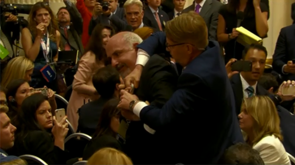 На прес-конференції Трампа і Путіна відбулася сутичка за участю журналіста