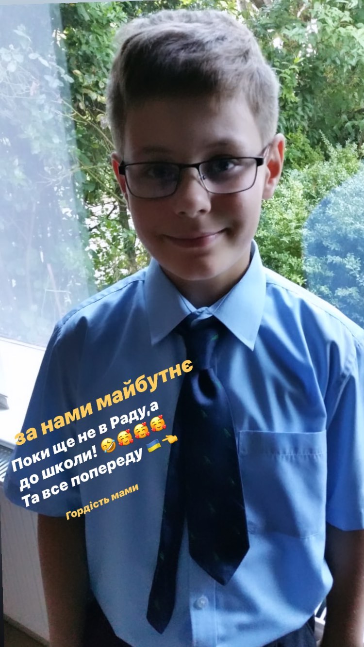 Гордость мамы: Тина Кароль умилила сеть фото стильного сына-школьника