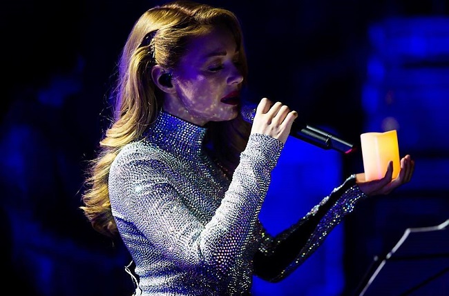 "Богиня": Тіна Кароль вразила вечірнім образом в "діамантовій" сукні