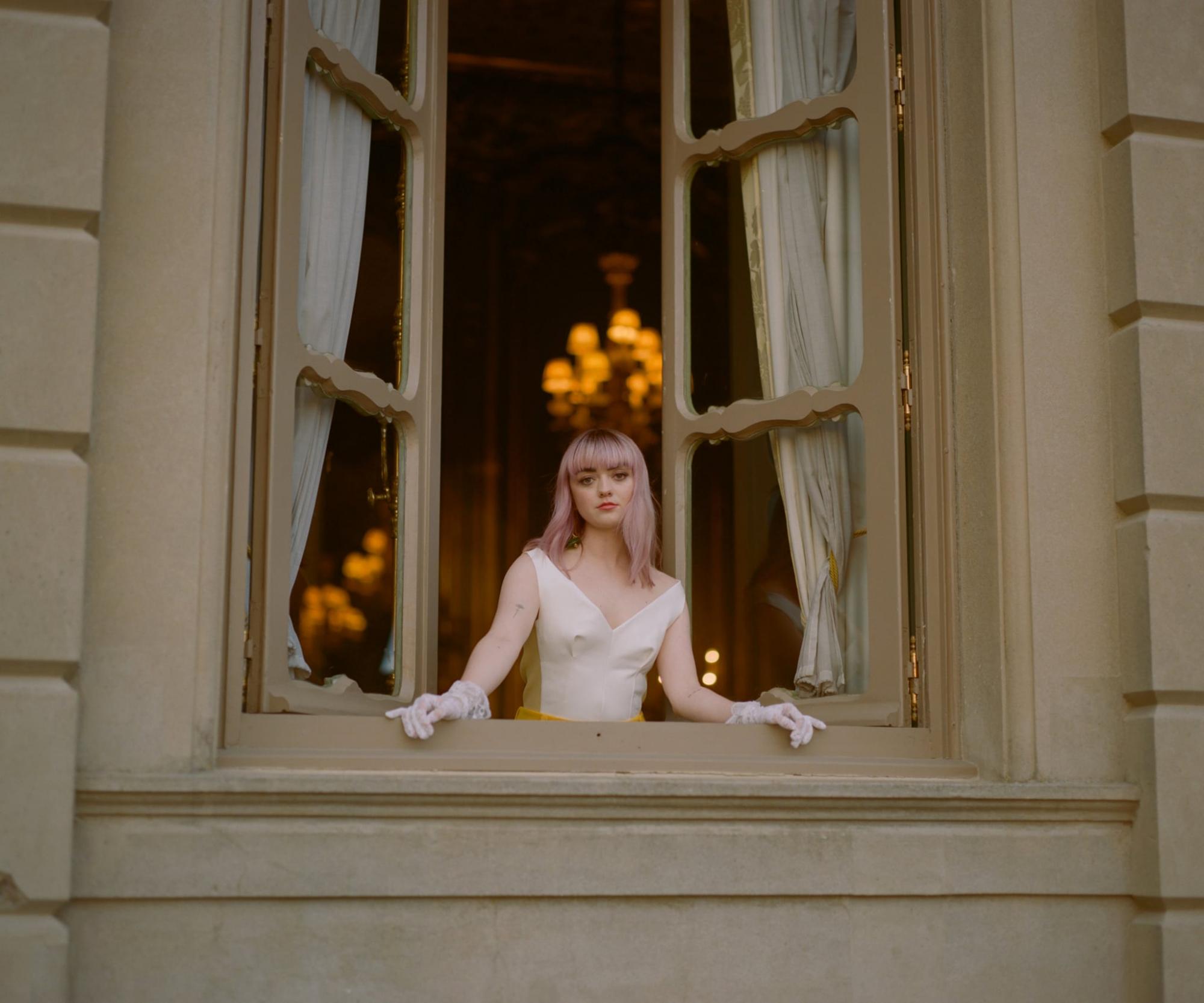 Девушка без границ: звезда "Игры престолов" снялась в стильной фотосессии для глянца