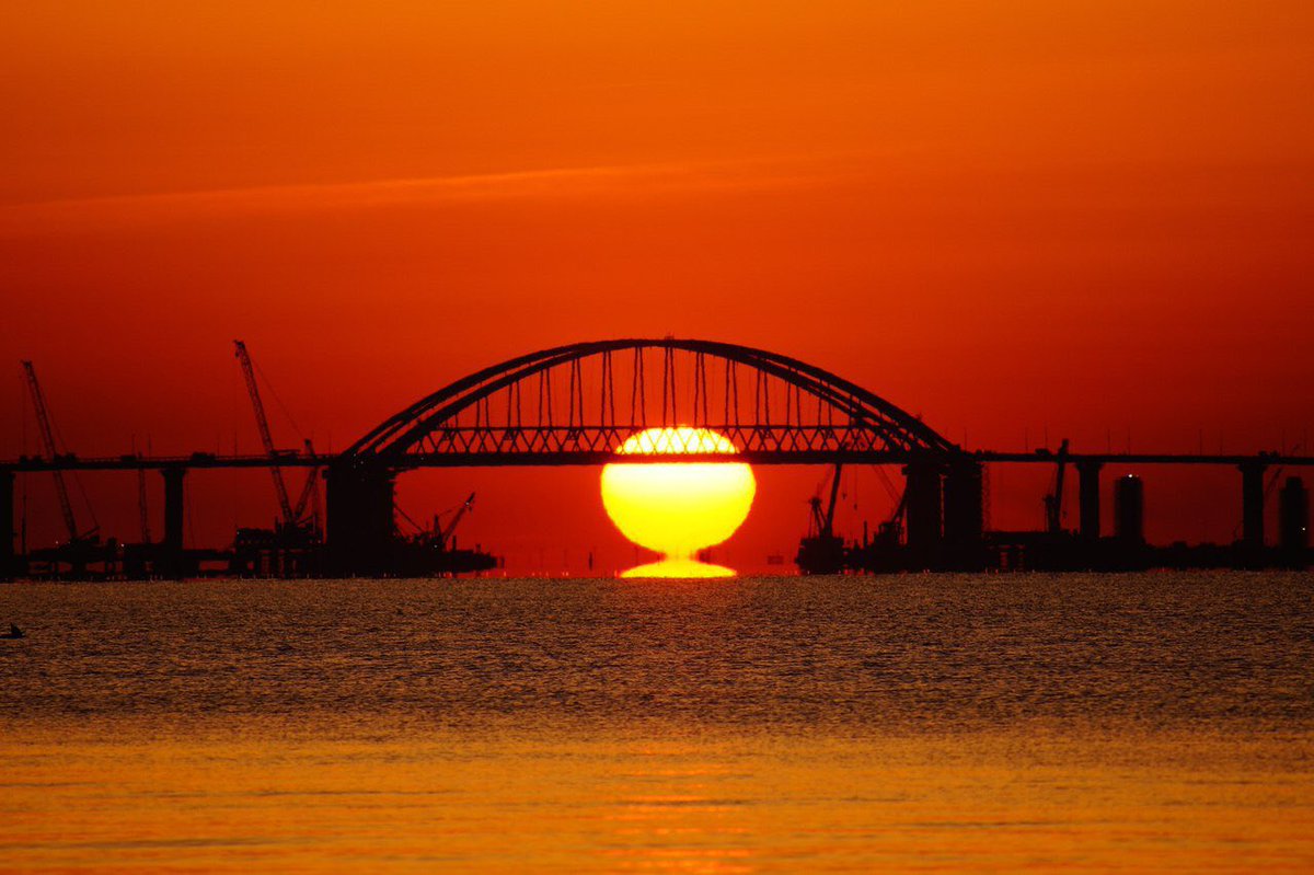 Крымский мост можно подорвать: эксперт напугал россиян