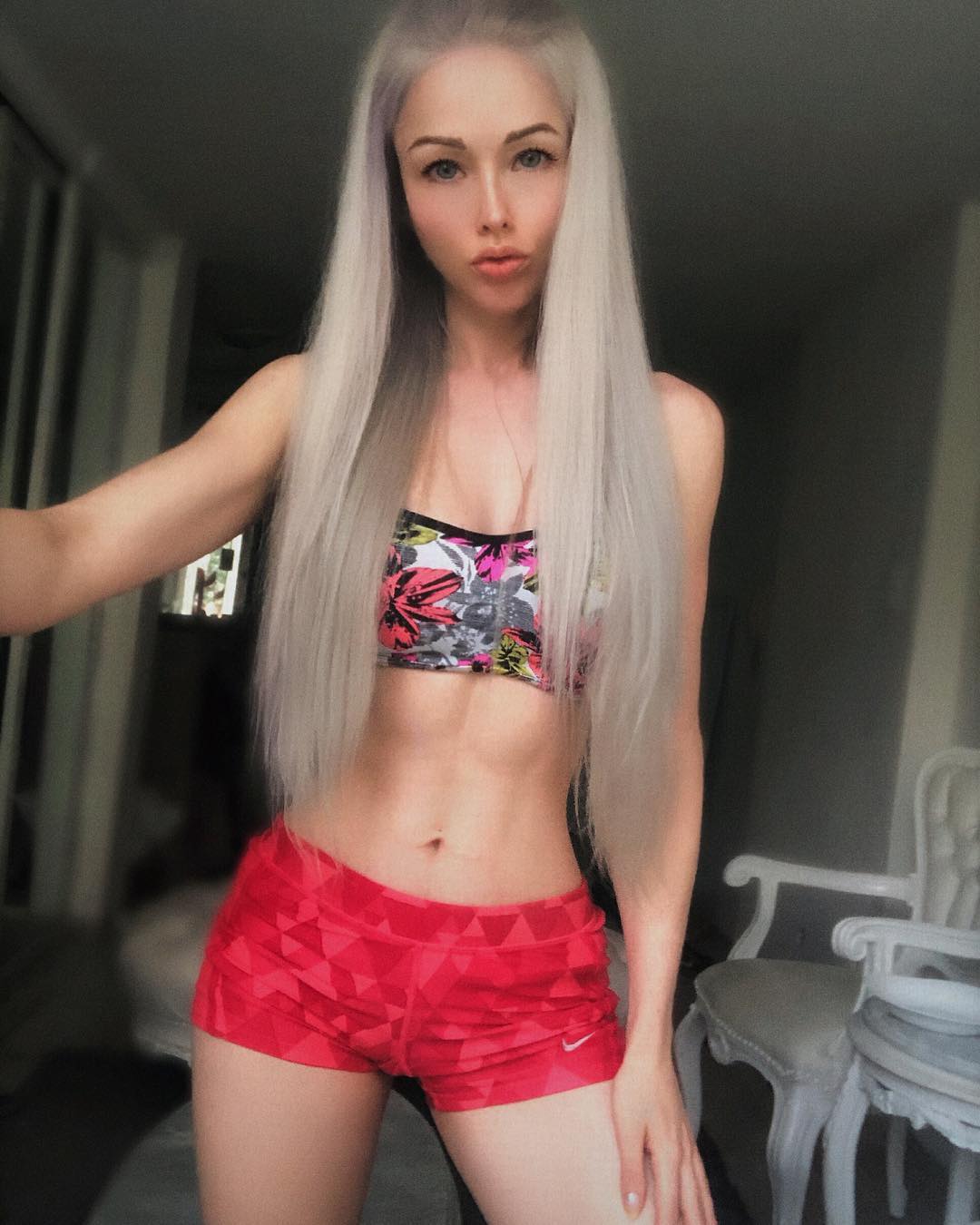 Кукольная талия: "одесская Барби" поделилась секретами своей стройности